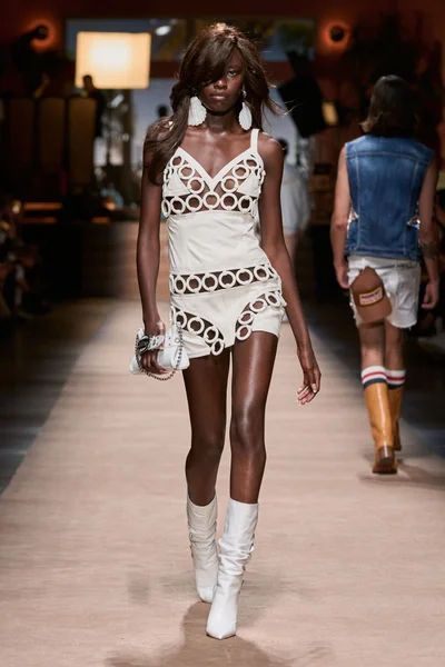 Look 21